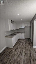 697 Ferguson Dr in Milton, ON - Building Photo - Building Photo