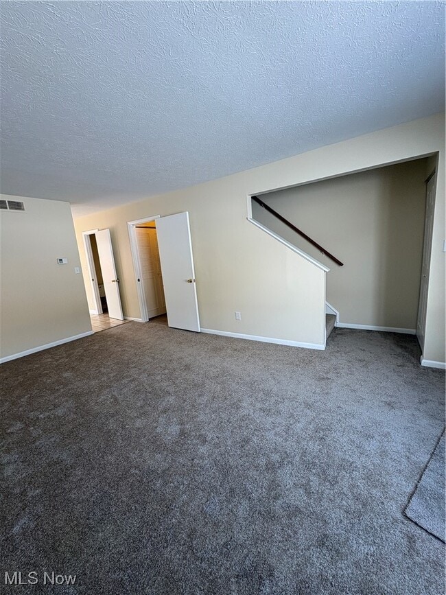 2398 Echo Valley Dr in Stow, OH - Building Photo - Building Photo