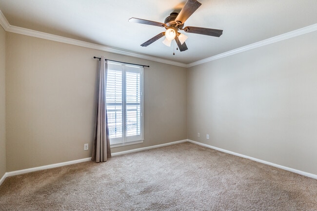 5359 Fredericksburg Rd in San Antonio, TX - Building Photo - Building Photo