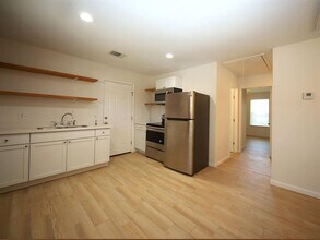 6709 Greenhurst St-Unit -B in Houston, TX - Building Photo - Building Photo