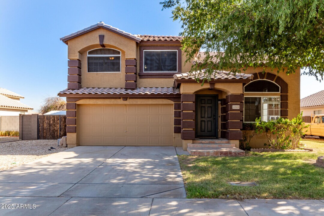 10908 W Frier Dr in Glendale, AZ - Building Photo