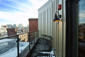 877 Beacon St, Unit 9 in Boston, MA - Building Photo - Building Photo