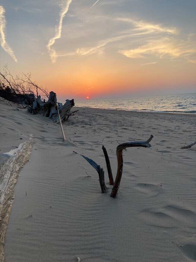 5926 S Dune Harbor Dr in Portage, IN - Foto de edificio - Building Photo