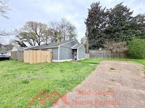 642 Safari Dr in Memphis, TN - Building Photo - Building Photo