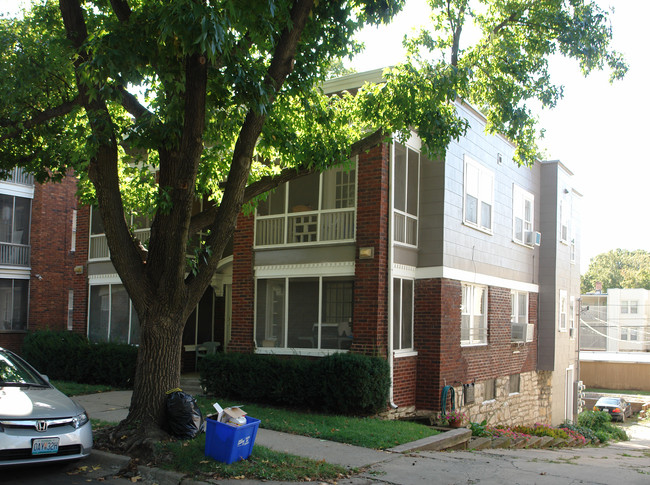 5106 Baltimore Ave in Kansas City, MO - Foto de edificio - Building Photo