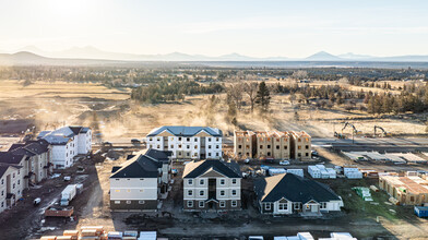 Dry Canyon in Redmond, OR - Foto de edificio - Building Photo