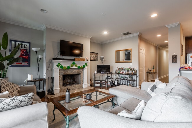 1138 W Diversey Pky, Unit 3