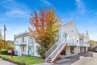 Heron's Nest Apartments in Bellingham, WA - Building Photo - Building Photo