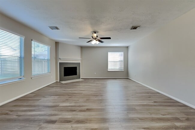 31110 Silver Village Dr in Spring, TX - Building Photo - Building Photo