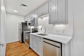 1624 Lonsdale Ave in Lincoln, RI - Building Photo - Building Photo