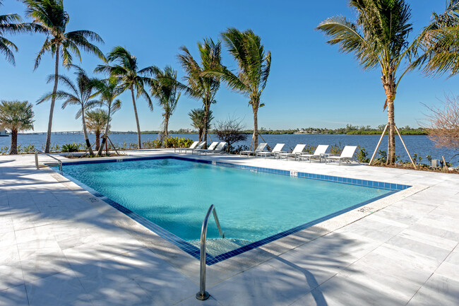 2560 South Ocean in Palm Beach, FL - Building Photo - Building Photo