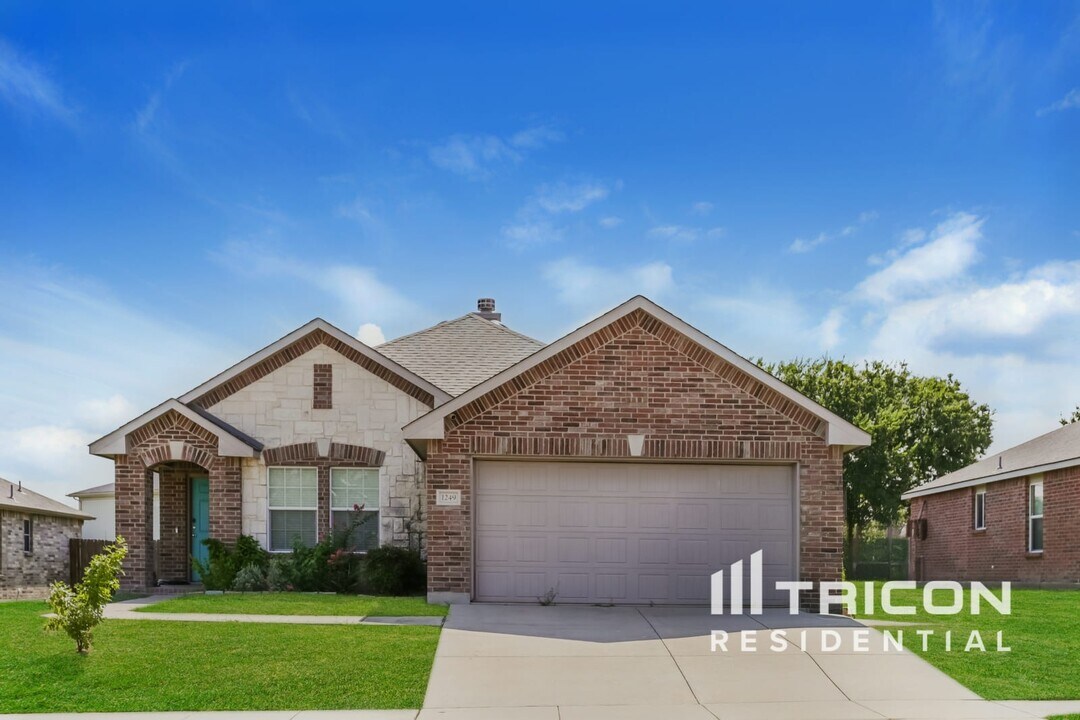 1249 Wysteria Ln in Burleson, TX - Building Photo