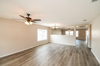 2201 Brian Lakes Dr E in Jacksonville, FL - Building Photo - Building Photo