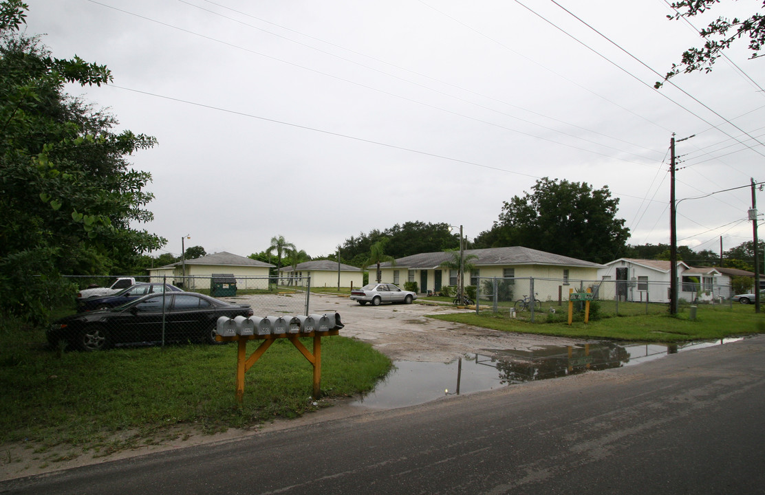 2459 Mango Ave in Sarasota, FL - Foto de edificio