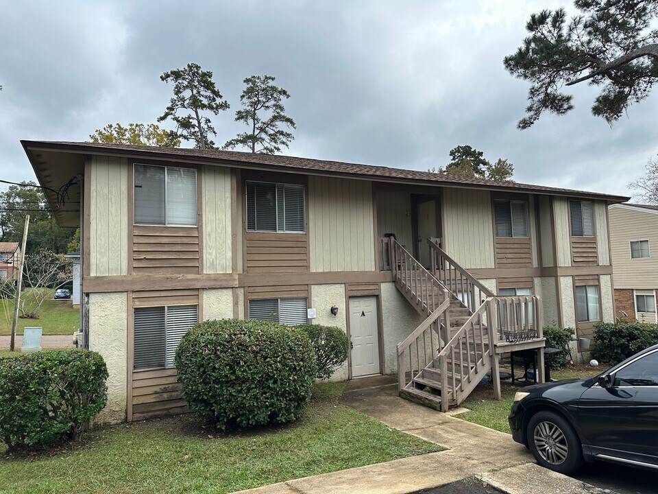 732 Pointe Ct in Tallahassee, FL - Foto de edificio