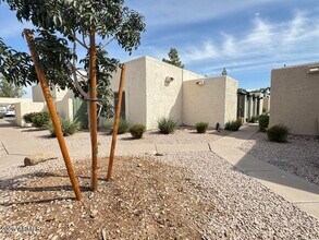 546 S Allred Dr in Tempe, AZ - Building Photo - Building Photo