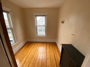 11 Clarendon Ave, Unit 2 in Somerville, MA - Building Photo - Building Photo