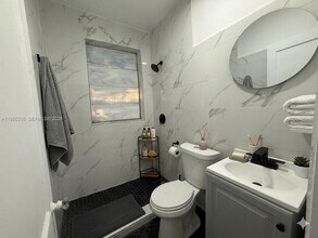 1560 SW 5th St in Miami, FL - Building Photo - Building Photo