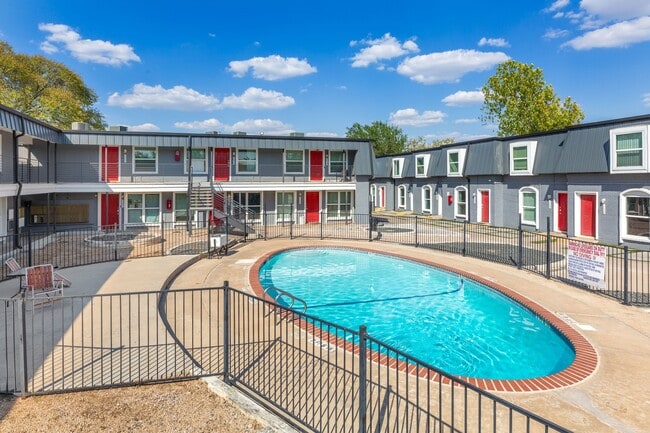 property at 5005 Manor Rd