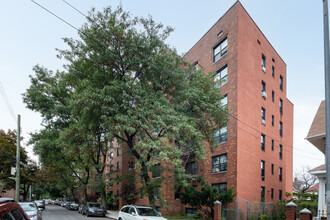 41-25 Case Street in Flushing, NY - Foto de edificio - Building Photo