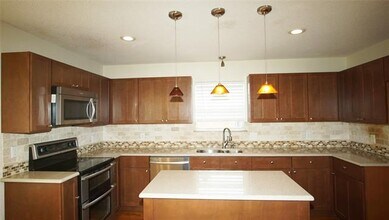 1702 Merritt Dr in Mansfield, TX - Foto de edificio - Building Photo