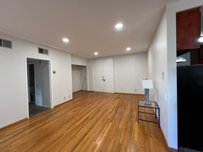 622 S Barrington Ave, Unit 208 in Los Angeles, CA - Building Photo - Building Photo