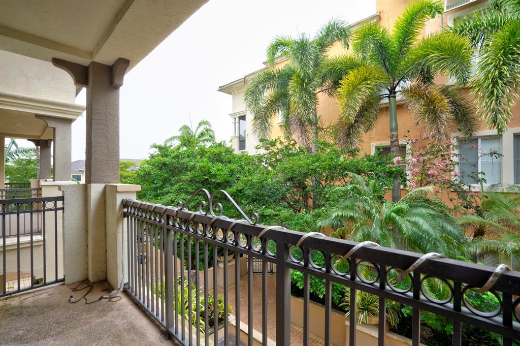 3055 NW 126th Ave, Unit 220 in Sunrise, FL - Building Photo