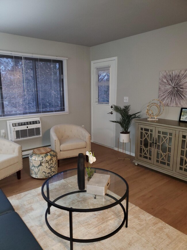 River Stone Place in Milwaukee, WI - Building Photo - Building Photo