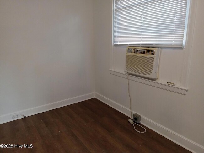 321 Charlotte St, Unit C3 in Hamlet, NC - Building Photo - Building Photo