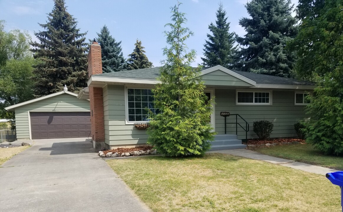 9304 N Howard St in Spokane, WA - Building Photo