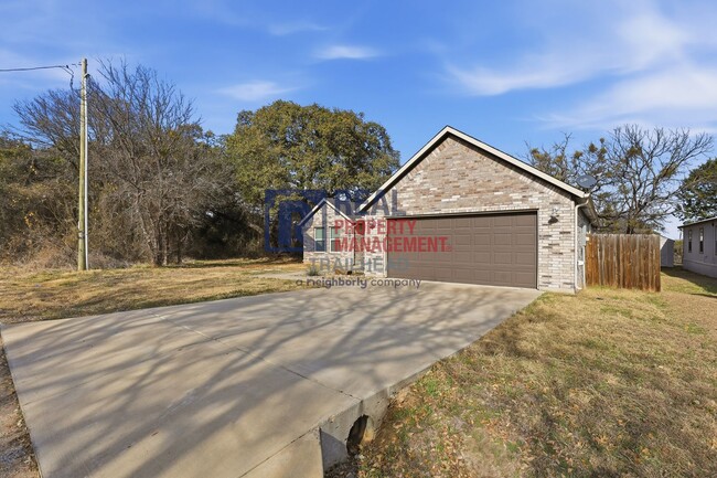 4905 Wichita St in Granbury, TX - Building Photo - Building Photo