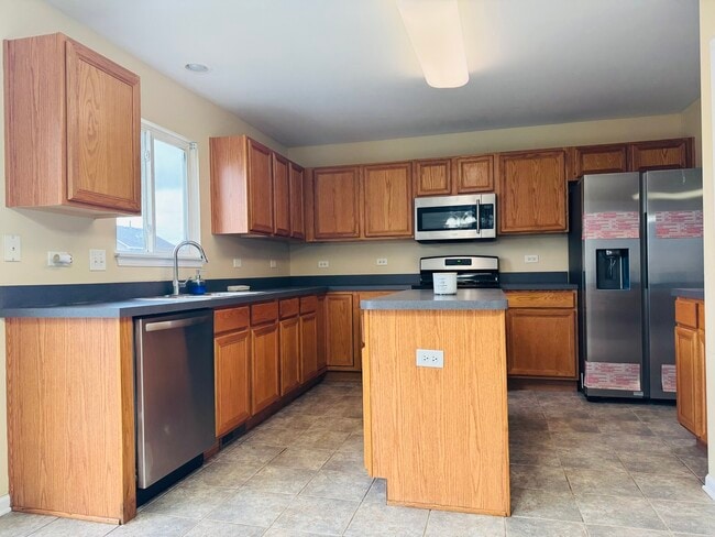 408 Clifton Ln in Bolingbrook, IL - Building Photo - Building Photo