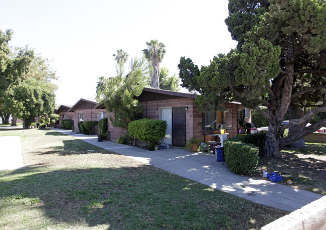 1333 Laurel Ave in Pomona, CA - Building Photo - Building Photo