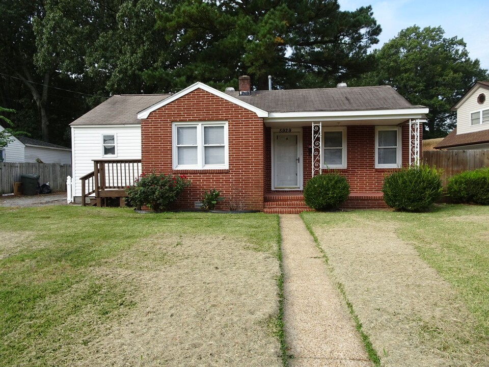 5929 Orcutt Ave in Newport News, VA - Building Photo