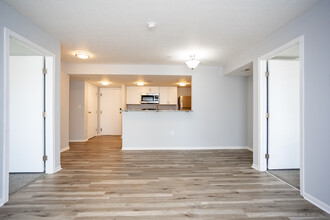 Somerset Place Apartments in Columbus, OH - Building Photo - Interior Photo