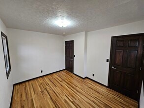 868 Park Ave in Dickinson, ND - Foto de edificio - Building Photo