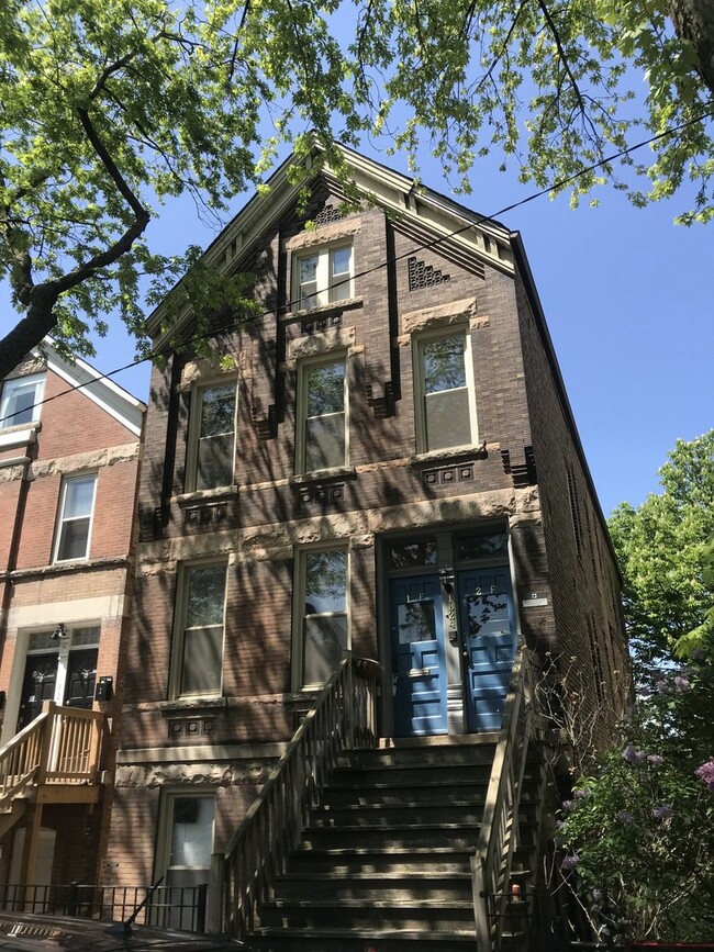 property at 1824 N Paulina St