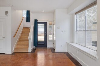 2200 Pennsylvania Ave in Austin, TX - Building Photo - Building Photo