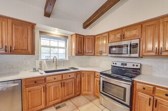 Beautiful Split-Level 4 Bed 3 Bath Home in Central Fort Collins! in Fort Collins, CO - Building Photo - Building Photo