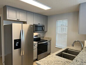 12135 Armenia Gables Cir in Tampa, FL - Building Photo - Building Photo