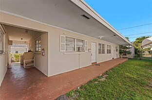 1708 Hayes St in Hollywood, FL - Building Photo