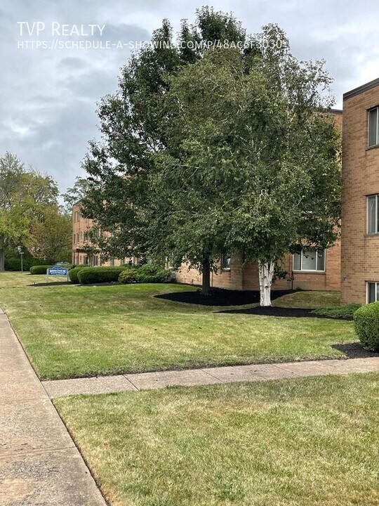 17 E Erie Ave in Lorain, OH - Building Photo
