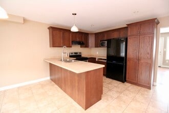 5727-5727 Kalar Rd in Niagara Falls, ON - Building Photo - Building Photo