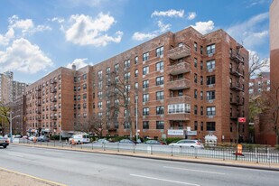 10230 Queens Blvd in Forest Hills, NY - Building Photo