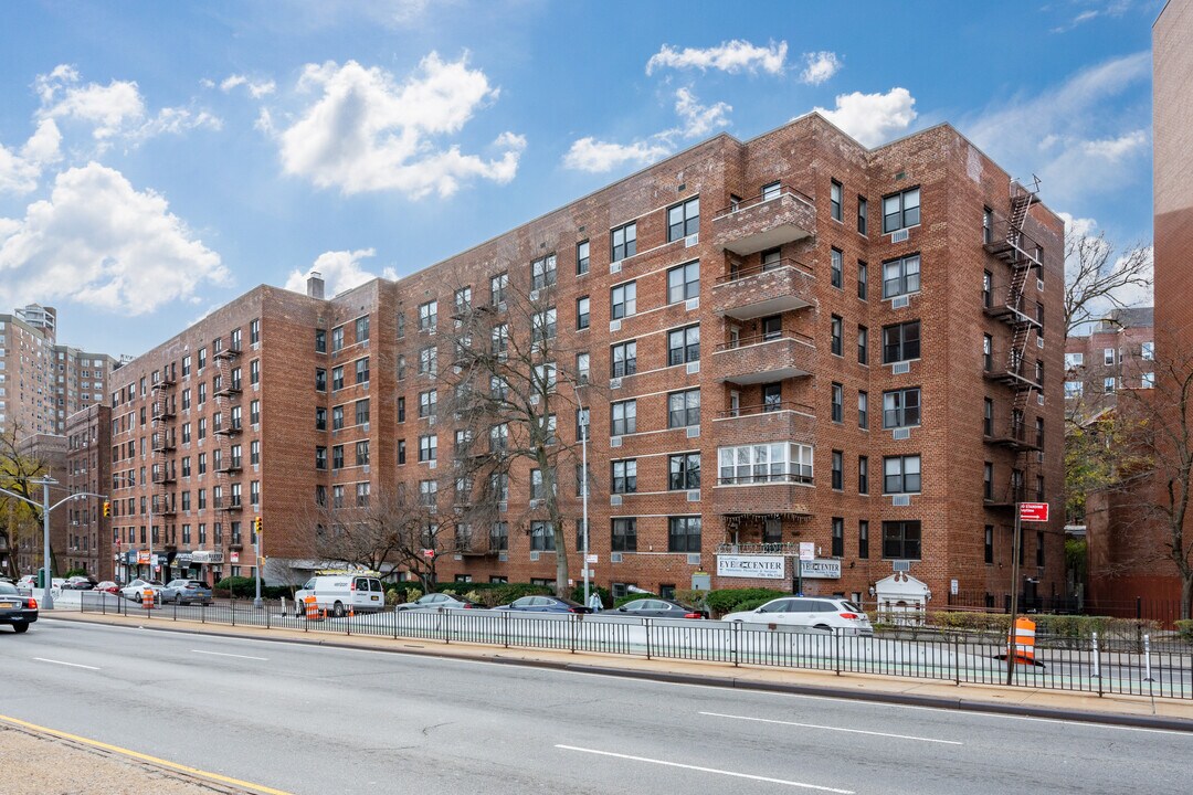 10230 Queens Blvd in Forest Hills, NY - Building Photo