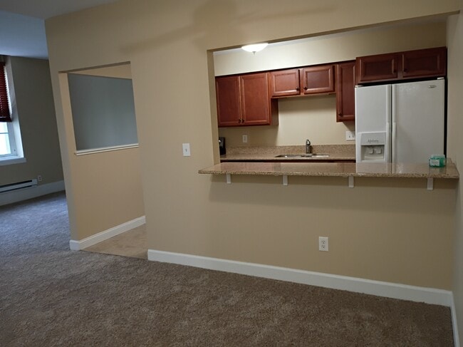 917 Madison St, Unit 5 in Syracuse, NY - Building Photo - Building Photo