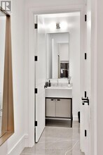 215 Lonsdale Rd in Toronto, ON - Building Photo - Building Photo