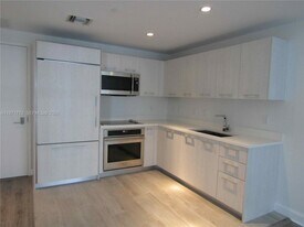 45 SW 9th St, Unit 2807 in Miami, FL - Building Photo
