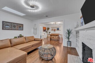 1006 N Crescent Heights Blvd in West Hollywood, CA - Building Photo - Building Photo