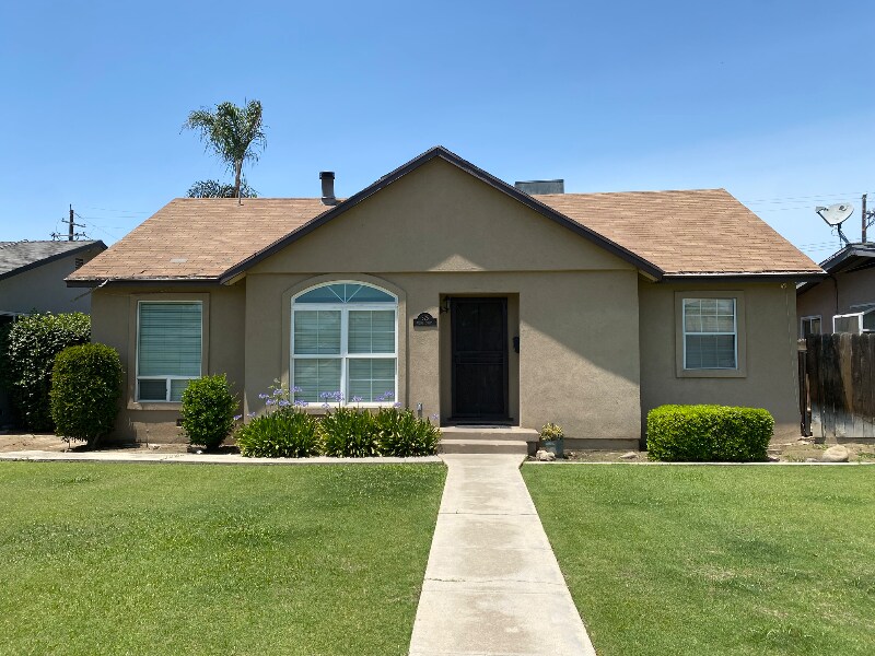 325 Olive St in Bakersfield, CA - Building Photo